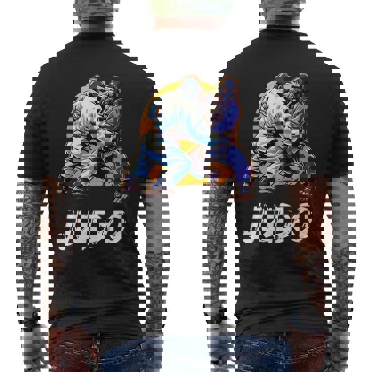 日本の柔道 ゴリラ柔道家 メンズTシャツ バックプリント