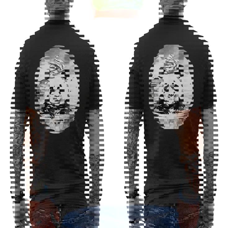 日本の温泉 パンダ 面白い 水墨画 温泉旅行 入浴 銭湯 お風呂 バスタイム 動物 和風 メンズTシャツ バックプリント