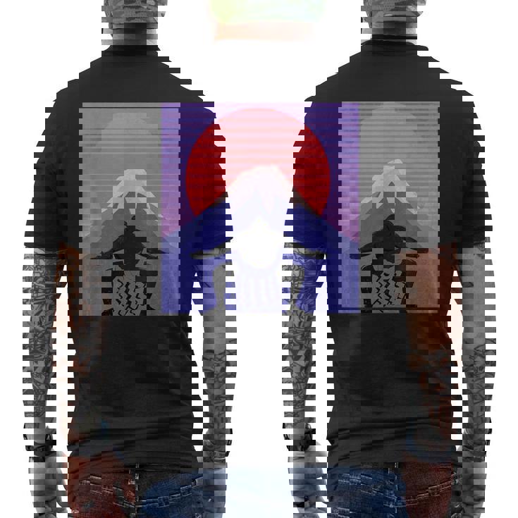 日本の相撲力士は、日本のマワシで 富士山の美学 メンズTシャツ バックプリント