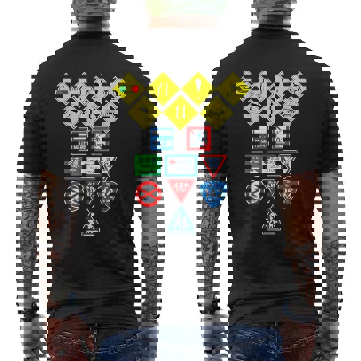 日本の道路標識、日本の交通警告シンボルグラフィック。 メンズTシャツ バックプリント