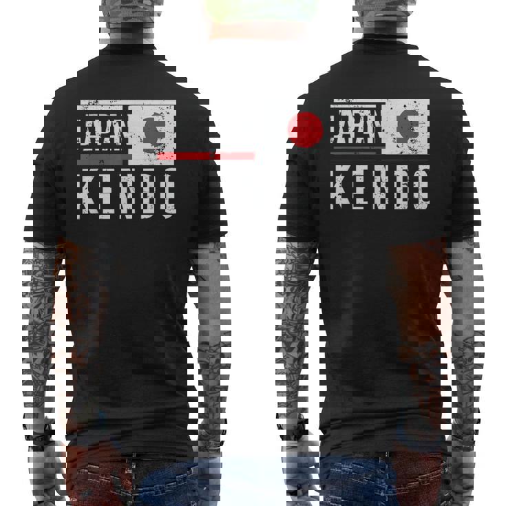 日本剣道レトロフラッグサムライ日本武道クラブ メンズTシャツ バックプリント