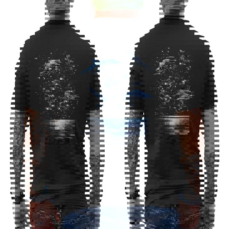 星座イルカ、天体宇宙銀河イルカ メンズTシャツ バックプリント