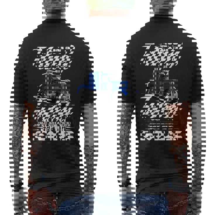 メンズ 普通のトラッカービッグリグトラックドライバーのようなタトゥーの入ったトラッカー メンズTシャツ バックプリント