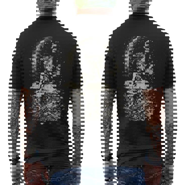 月と星の下のキノコに座る妖精 メンズTシャツ バックプリント