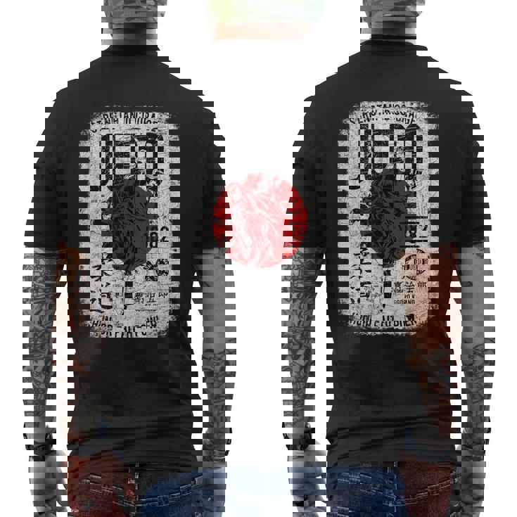 柔道 涼しい 日本のシンボル 柔道家 武道愛好家 メンズTシャツ バックプリント