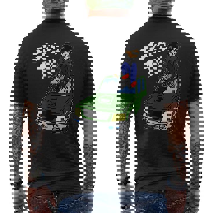 横転した車の屋根を板金するようす メンズTシャツ バックプリント