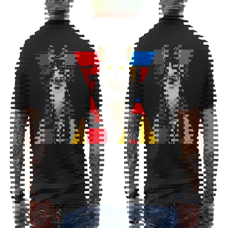 猫 グラフィック ペット アートワーク 猫 メンズTシャツ バックプリント