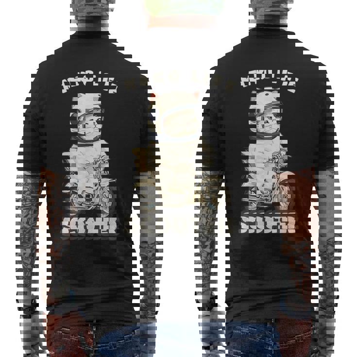 猫 ネコ 白猫 イラスト 原付 スクーター バイク 猫好き バイク好き かわいい おもしろ レトロ Neko Life メンズTシャツ バックプリント