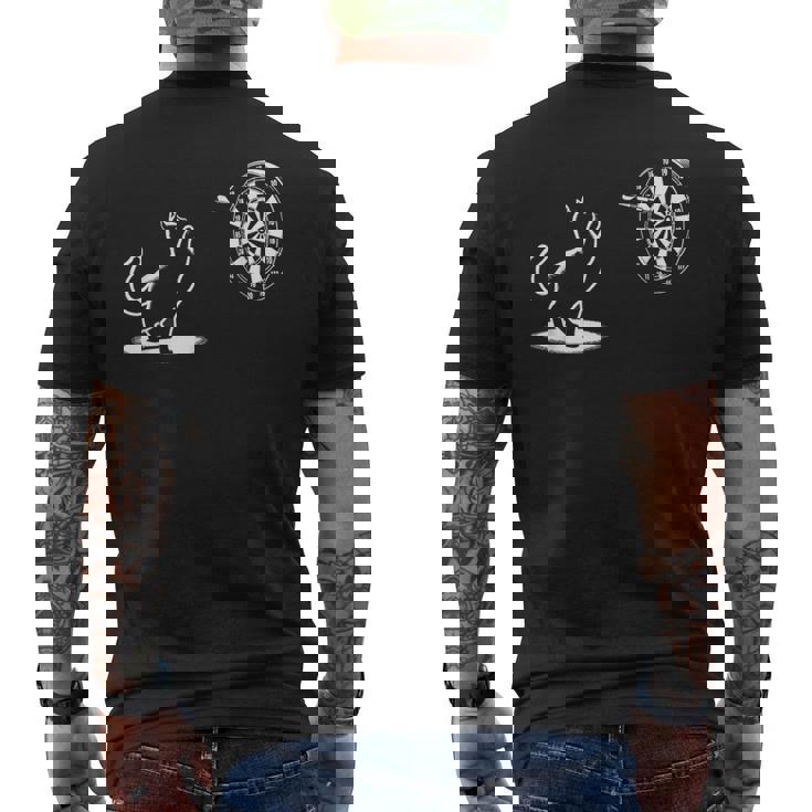 猫 遊び ダーツ 面白い 猫好き 子猫 ダーツプレーヤー メンズTシャツ バックプリント