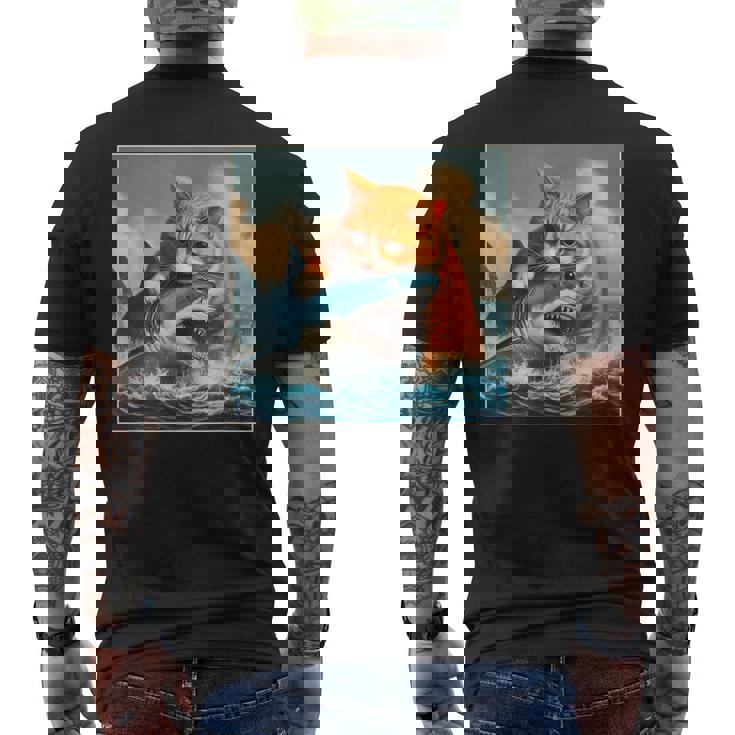 猫のサメ、面白い猫がサメを噛むサメ、サメと猫 メンズTシャツ バックプリント