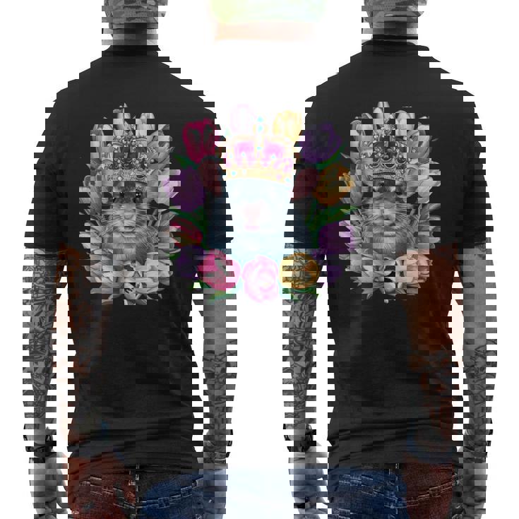 王冠とカラフルなチューリップを持つかわいいチンチラ メンズTシャツ バックプリント