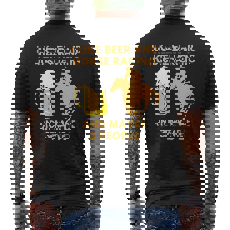 私はビールと競馬が好きで、多分3人の面白い贈り物が好きです メンズTシャツ バックプリント