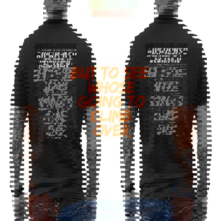 私は他の人を締め出すのではなく、見るために壁を作りました。 メンズTシャツ バックプリント