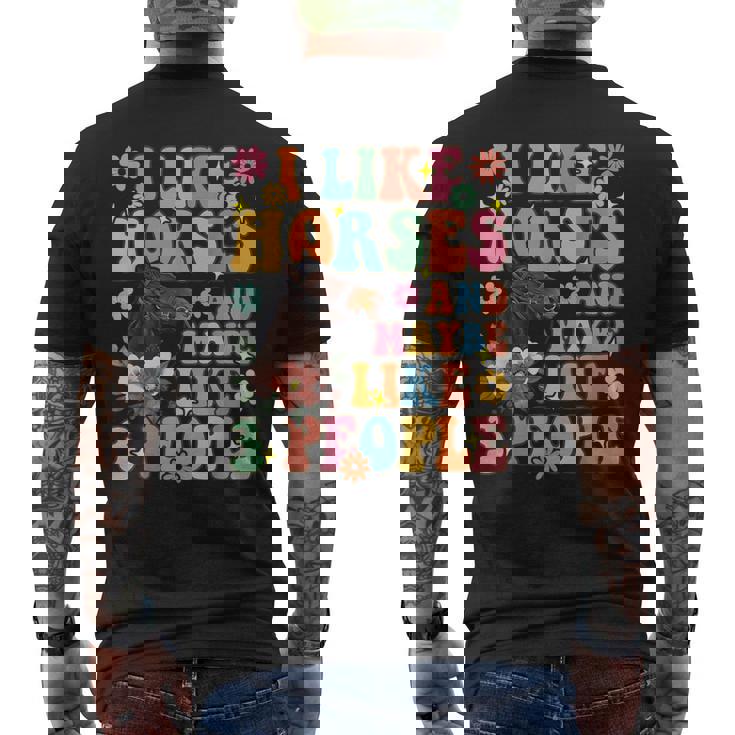 私は馬と3人が好きグルーヴィーな乗馬乗馬ライダー メンズTシャツ バックプリント