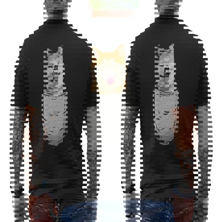 秋田犬健日本人胸ポケット犬オーナー メンズTシャツ バックプリント