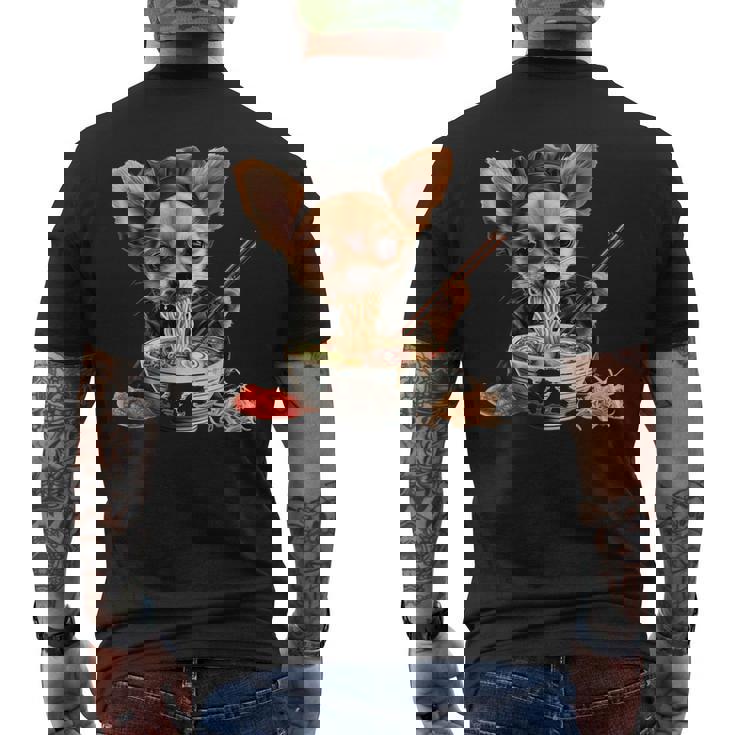 空手犬のチワワがラーメンを食べる、日本、面白いラーメン メンズTシャツ バックプリント