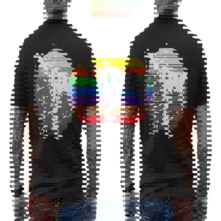 空手道 すべての帯色 横蹴 格闘技 スポーツ 運動選手 空手選手 メンズTシャツ バックプリント