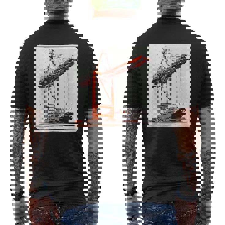 素晴らしいポートクレーン コンテナ船コスチューム メンズTシャツ バックプリント