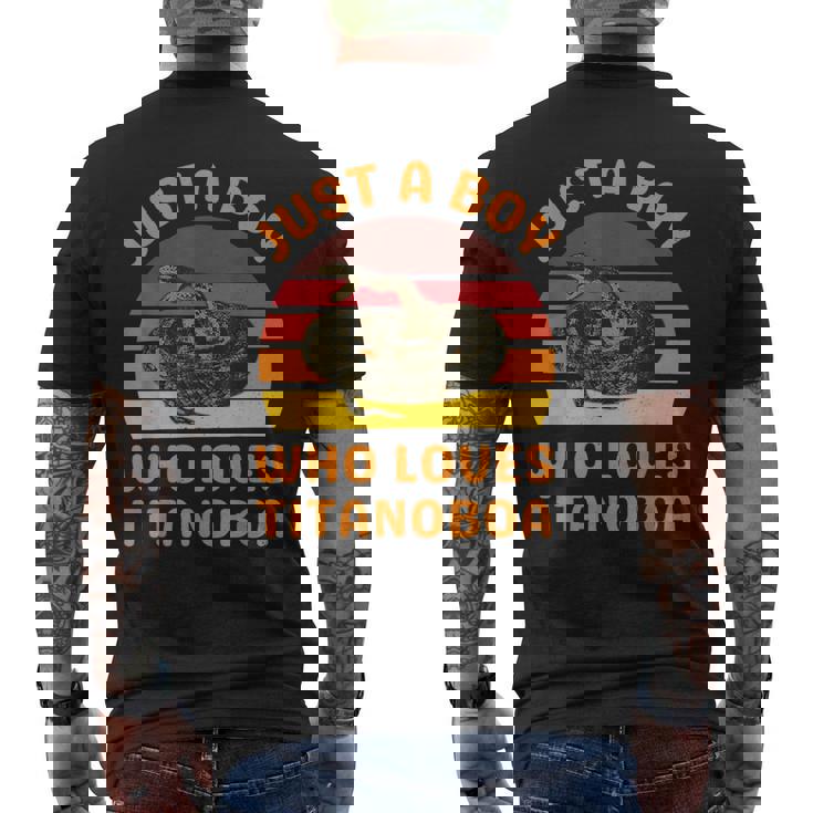 絶滅した大蛇ティタノボアを愛するただの少年 メンズTシャツ バックプリント