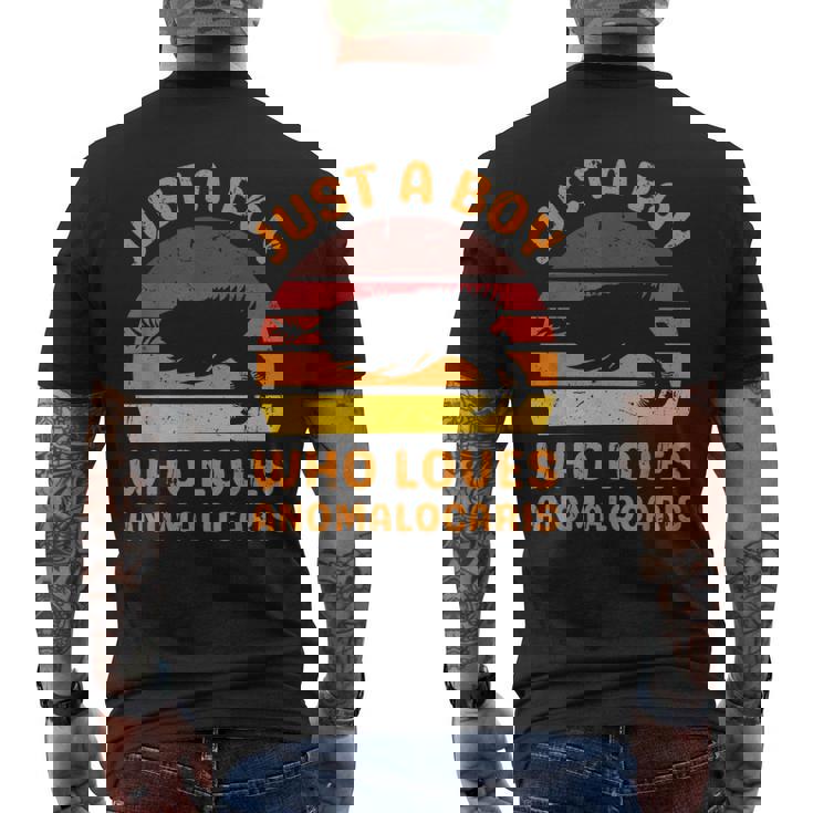 絶滅した節足動物アノマロカリスが大好きなただの少年 メンズTシャツ バックプリント