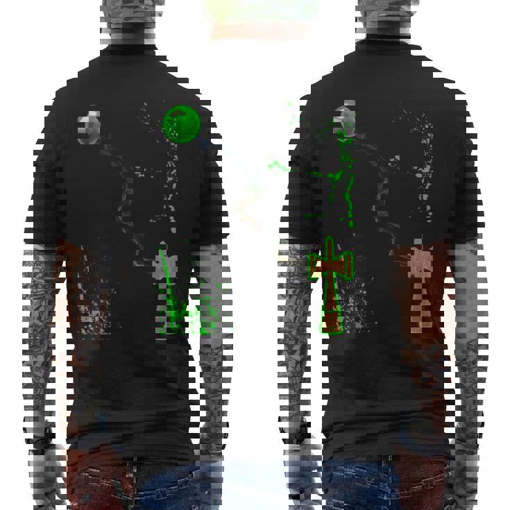 緑のスプレーの木のけん玉を渡ってガラスの球体に煙の波 メンズTシャツ バックプリント