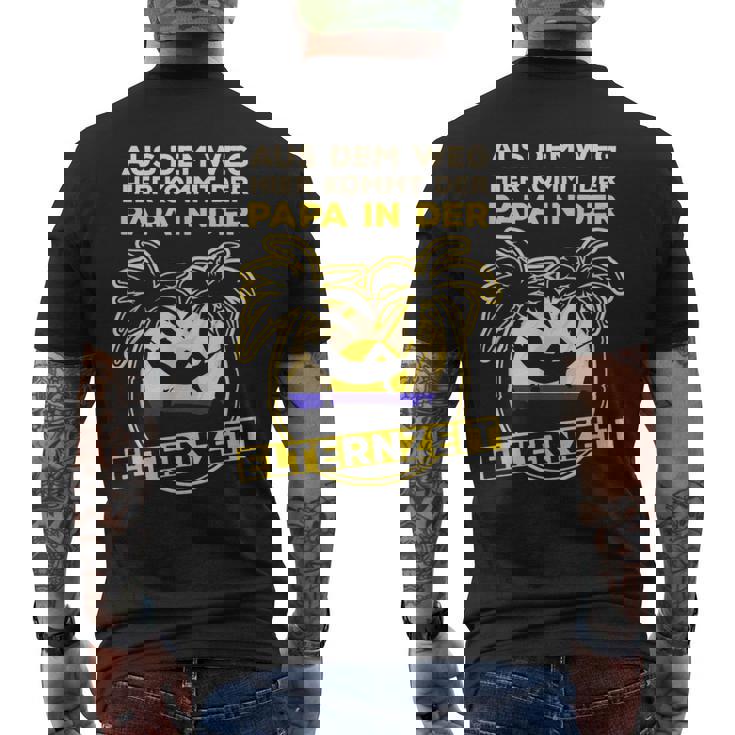 メンズ 育児休暇 父親 育児休暇中のお父さん メンズTシャツ バックプリント