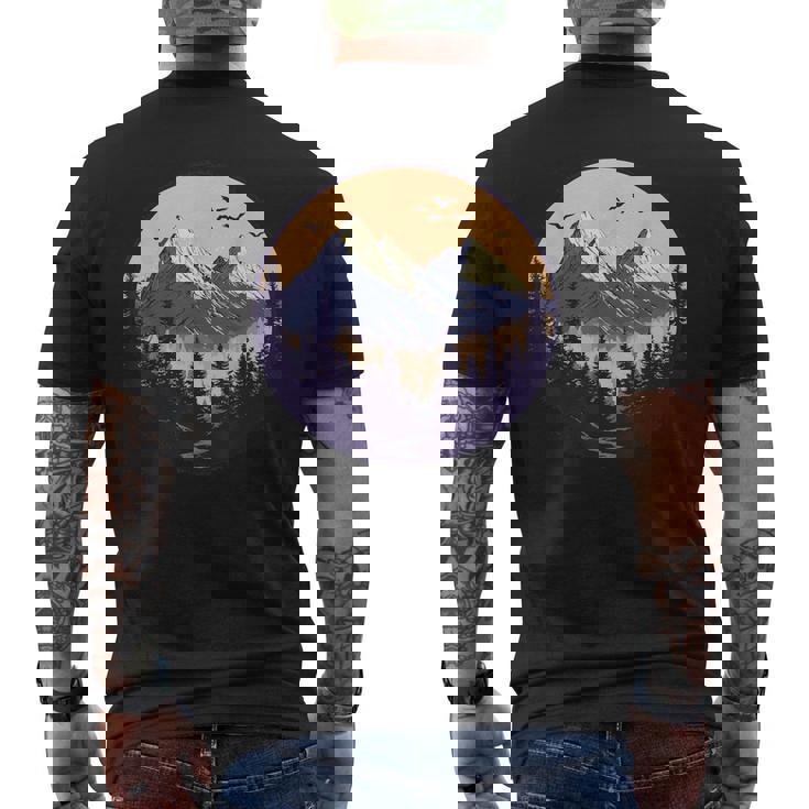 自然の中でのハイキング、ハイキング メンズTシャツ バックプリント