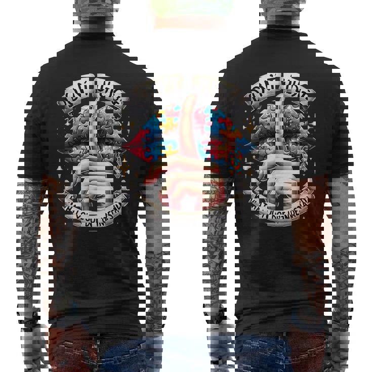 自閉症啓発唇を理解していないことを判断しないでください メンズTシャツ バックプリント