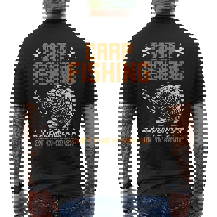 苦労をいとわないからこそのカープフィッシング メンズTシャツ バックプリント