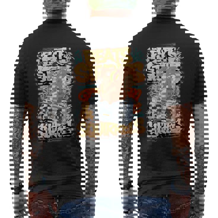 都市公園の都会のリス スタイリッシュで楽しいどんぐりアドベンチャー メンズTシャツ バックプリント