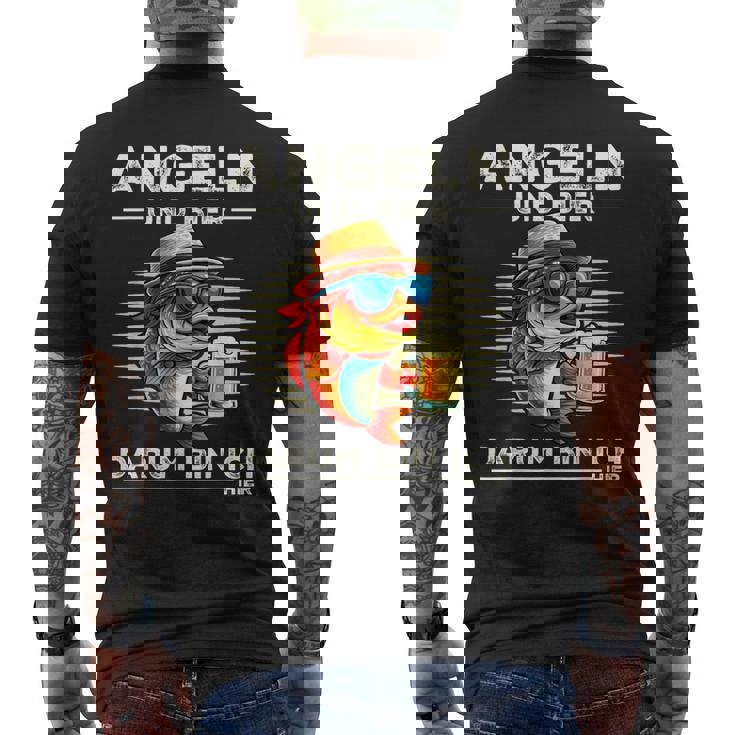 釣り人の服 面白いことわざ釣りとビールサーモンデザイン メンズTシャツ バックプリント