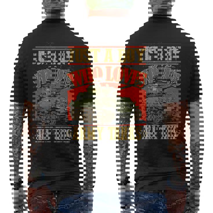 陸軍戦車が大好きな少年第二次世界大戦のシャーマン戦車 メンズTシャツ バックプリント