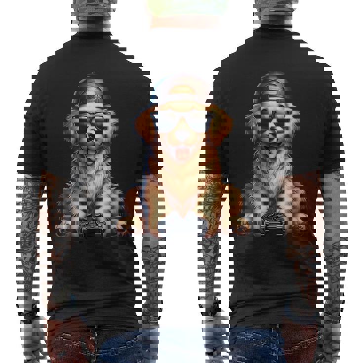 面白いビデオゲーム グラフィック イエロー ラブラドール犬 遊ぶゲーム メンズTシャツ バックプリント