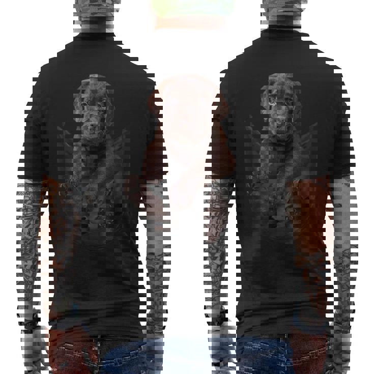 面白いラブラドールレトリバーをポケットに入れてチョコレートラボ用 メンズTシャツ バックプリント