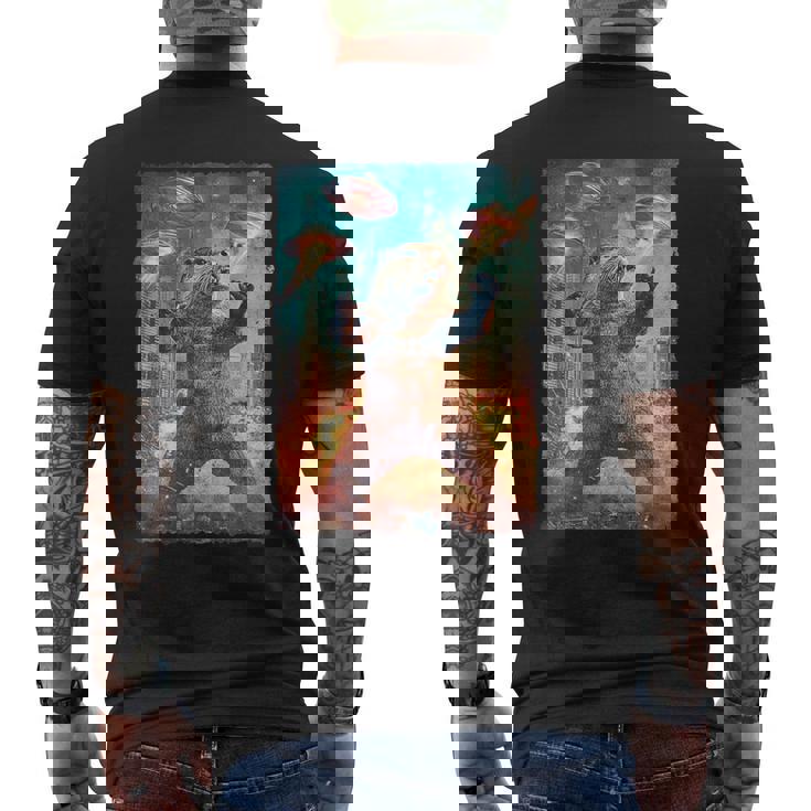 面白いレトロな日本の怪獣モンスターカワウソの自撮り写真東京ufo メンズTシャツ バックプリント