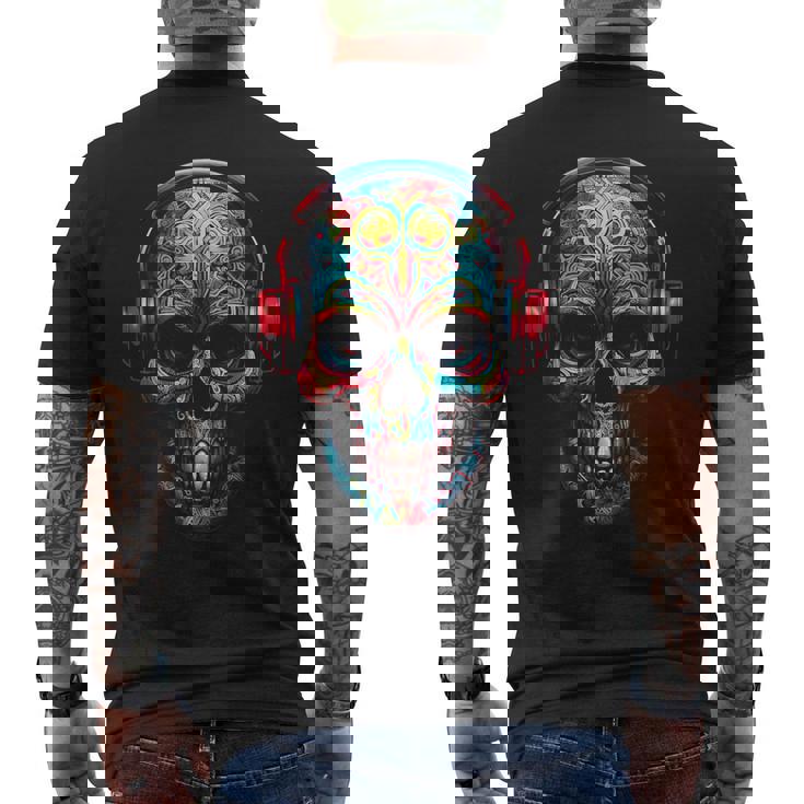 頭蓋骨アート曼荼羅ファンタジーカラフルなヘッドフォンモチーフの頭蓋骨 メンズTシャツ バックプリント
