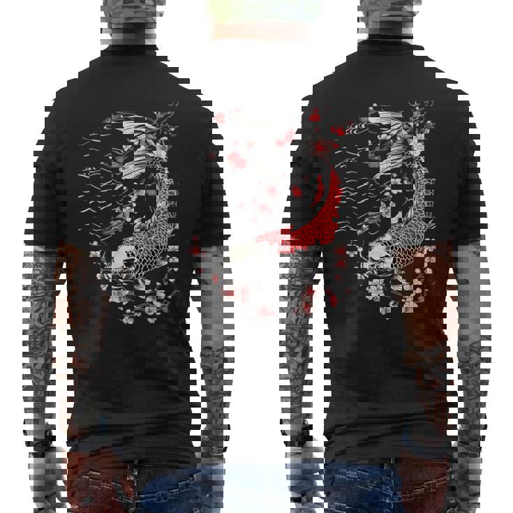 鯉 桜 桜 季節 錦鯉 魚 アジアン メンズTシャツ バックプリント