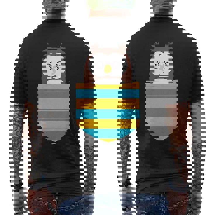 鳥好きのギフト フクロウのフクロウ 胸ポケット付き メンズTシャツ バックプリント