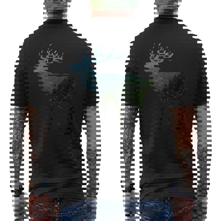 鹿と木 赤い鹿 ダム 鹿 森 木 雄鹿 メンズTシャツ バックプリント