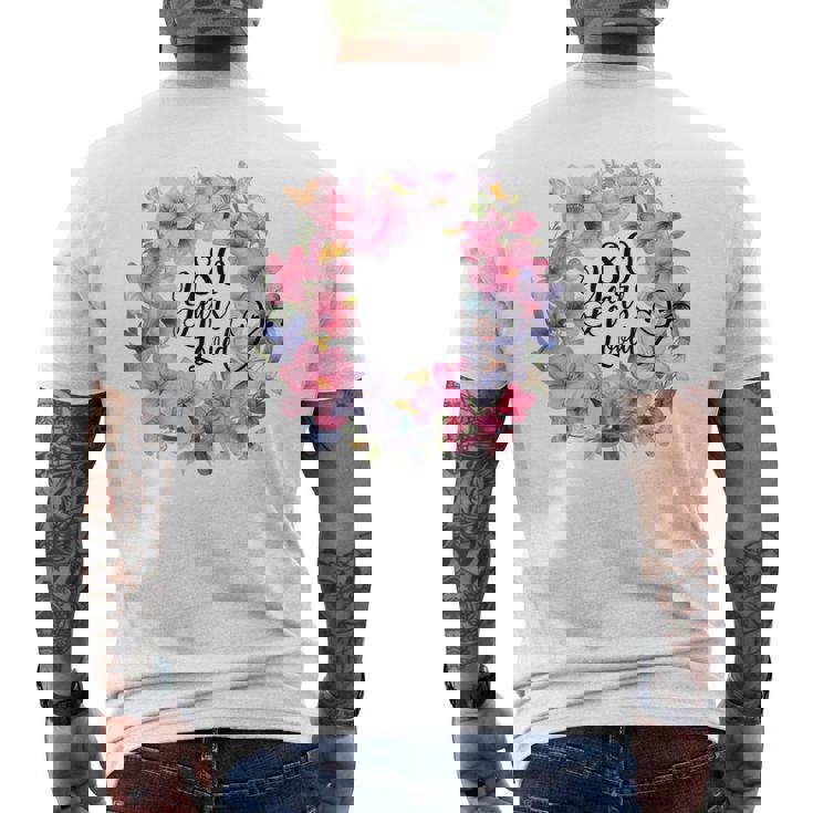 80 Years Loved 80歳の誕生日 フローラルリース 80歳 メンズTシャツ バックプリント