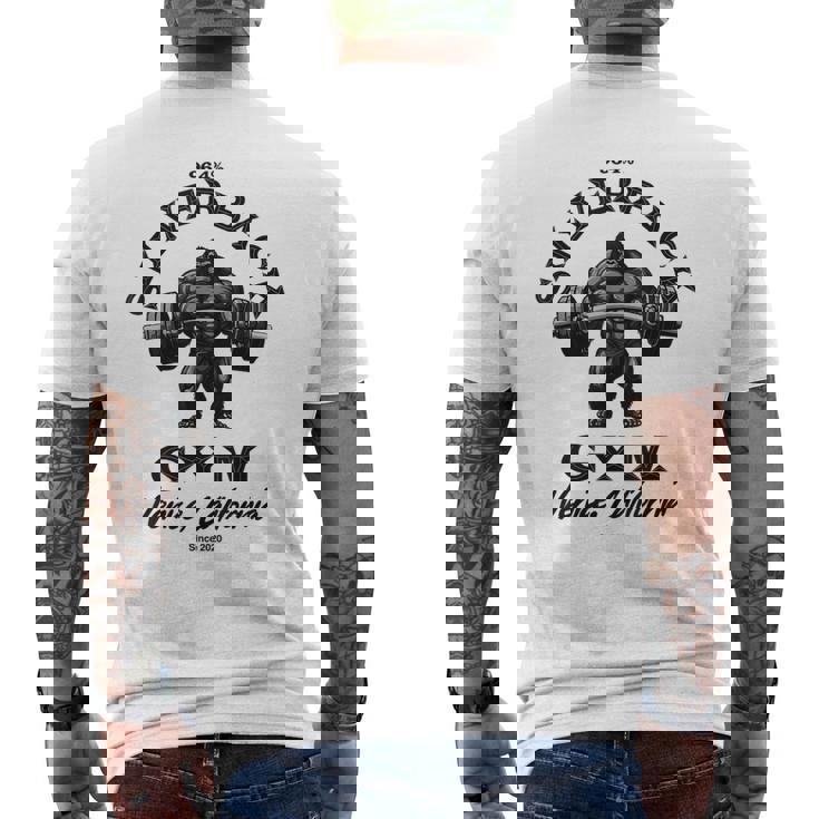 964シルバーバックゴリラ、ジムアパレル、ボディビルディング、類人猿。 メンズTシャツ バックプリント