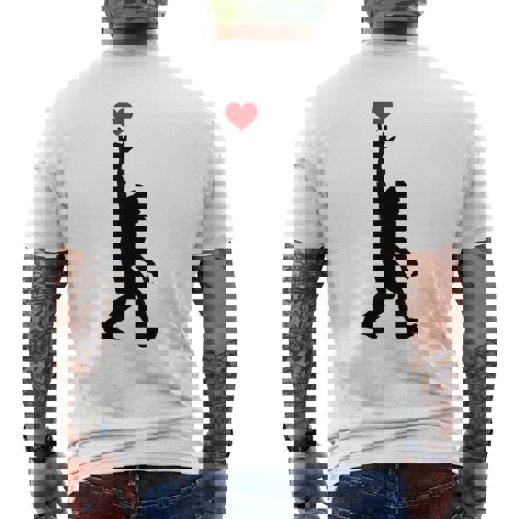 Asl Bigfoot I Love Youign Language Bigfoot I Love You Asl メンズTシャツ バックプリント