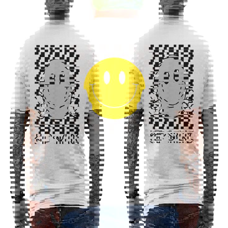 Keepmiling キュート 黄色 幸せ 平和 笑顔 ポジティブ メンズTシャツ バックプリント