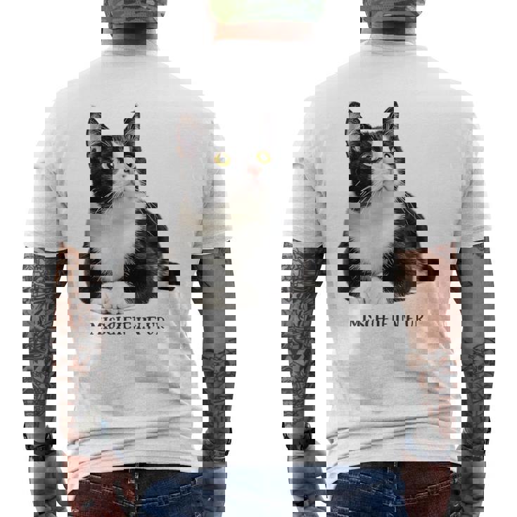 Mischief In Fur 猫写真 ハチワレ猫 黒白猫 猫好き ネタ 猫しもべ 猫飼い 猫依存症 メンズTシャツ バックプリント