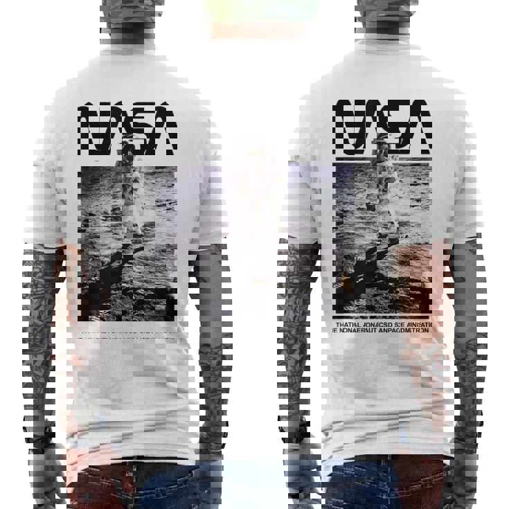 Nasaアポロ11号の月面宇宙飛行士の有名なワームロゴ メンズTシャツ バックプリント