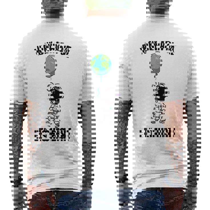 Planets We Only Have One Let's Cherish It 宇宙飛行士 メンズTシャツ バックプリント