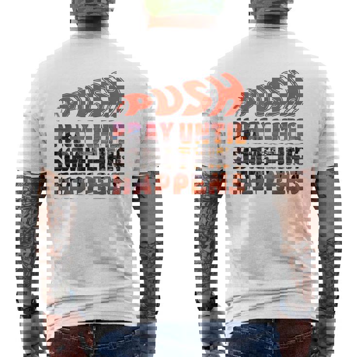 Pray Untilomething Happens インスピレーショナル クリスチャン メンズTシャツ バックプリント