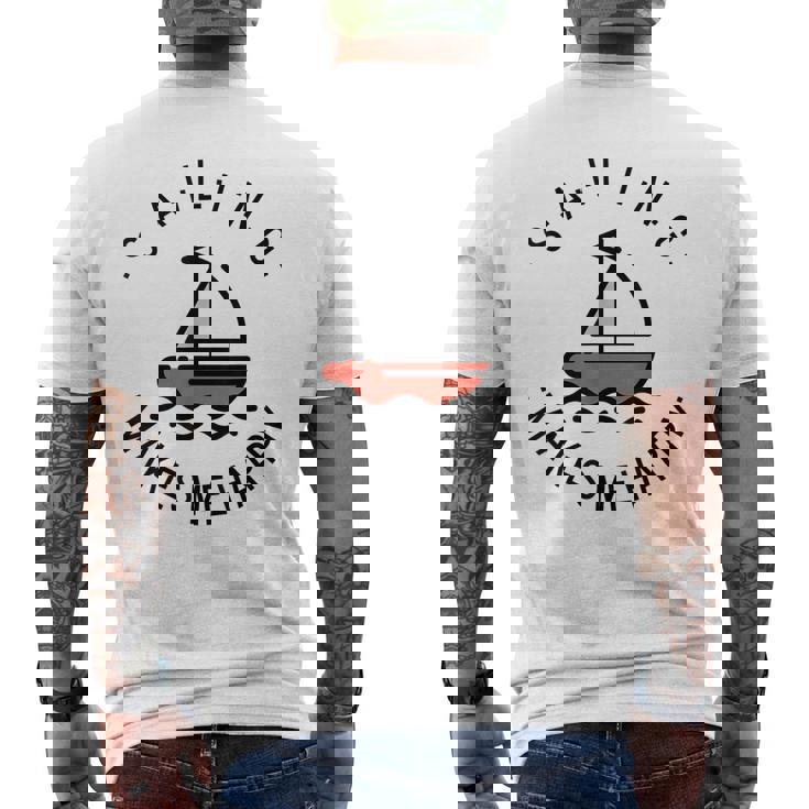 Sailing Makes Me Happy レッド ヨット メンズTシャツ バックプリント