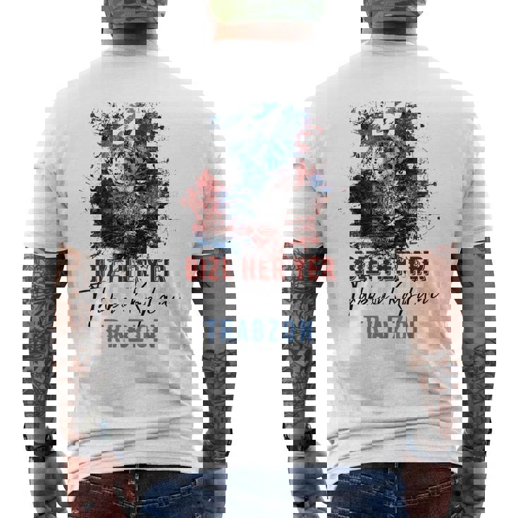 Trabzon 61 Bize Her Yer Trabzon ホワイトエディション メンズTシャツ バックプリント