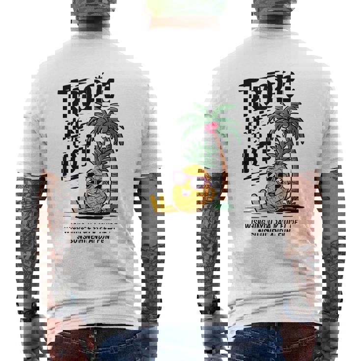 Tropic Like It's Hot パイナップル サマーサングラス ビーチ メンズTシャツ バックプリント